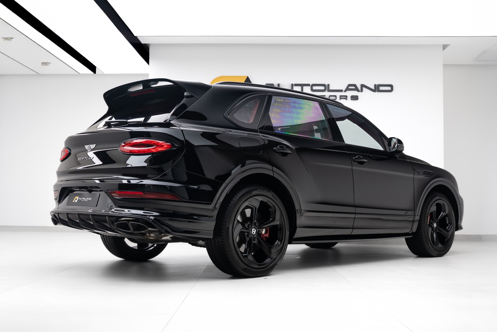 2023 BENTLEY BENTAYGA S | HIGH SPEC | DIAMOND QUILT LEATHER | REAR ENTERTAINMENT | CARBON INTERIORS